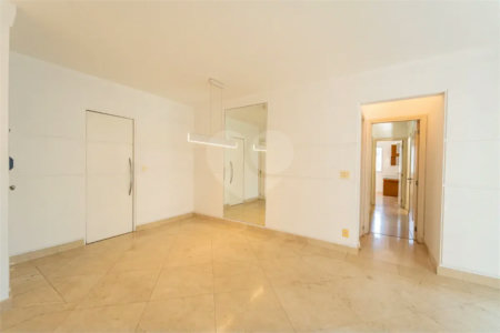 Apartamento à venda em Moema