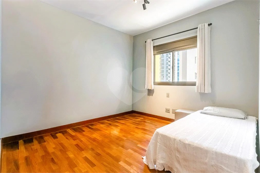 Vila Clementino - Apartamento reformado | 186 m² | 3 suítes | 3 vagas livres