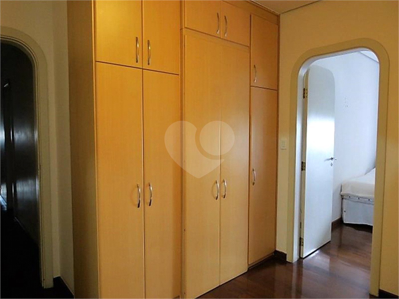 APARTAMENTO UM POR ANDAR!