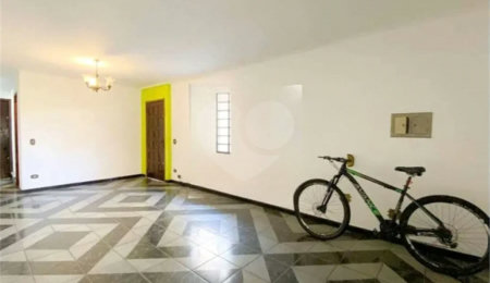 Sobrado à venda com 4 quartos em Vila Ipojuca, São Paulo, SP