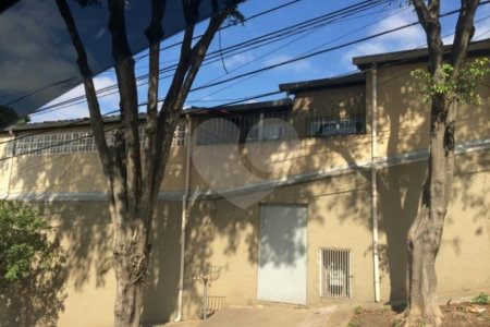 Vende Sobrado com 180m² - Vila Santa Catarina