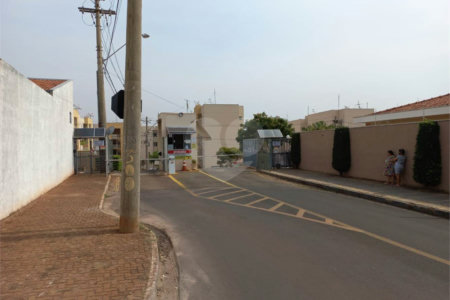 Apartamento no Condomínio Residencial Jardim das Torres.