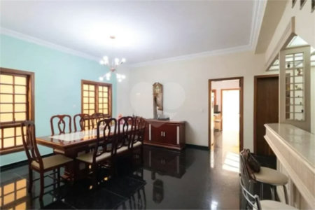Casa com 3 dormitórios sendo 3 suítes com 03 vagas de garagem.