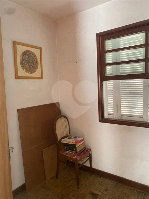 Sobrado á venda em Moema de 280m² com 3 vagas 3 dormitórios e 5 banheiros