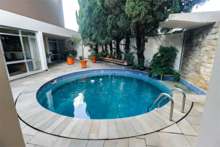 Sobrado à venda com 4 quartos, sendo 3 suítes, em Vila Sônia, São Paulo, SP