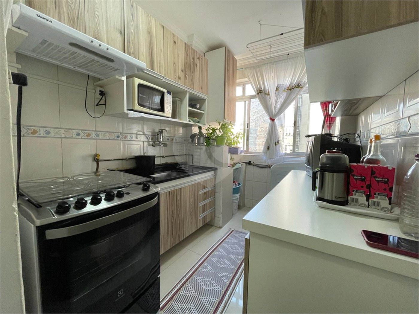 Apartamento á venda na Bela Vista com 57m² reformado e com armário embutido.