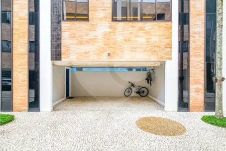 Casa em condomínio à venda na Granja Julieta