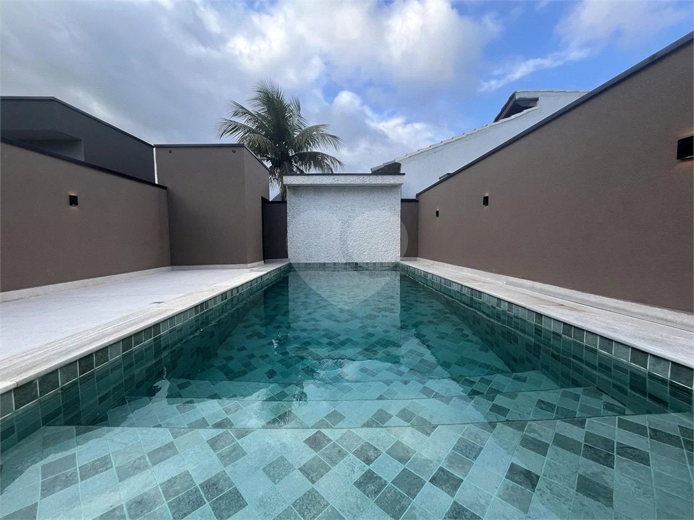 Casa à venda ou para alugar com 5 quartos, sendo 4 suítes,  em Morada da Praia, Bertioga, SP