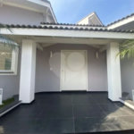 Casa à venda no bairro Dos Casa, em São Bernardo do Campo, com 280 m², 4 dormitórios, 3 suítes, 4 vagas, hidromassagem e fácil acesso às principais rodovias.