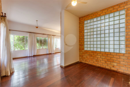 Casa Térrea à venda com 3 quartos, sendo 1 suíte,  em Alto da Boa Vista, São Paulo, SP