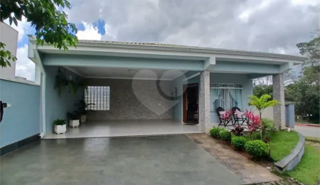 Casa à venda com 3 quartos, sendo 1 suíte,  no condomínio Castanheiras, Mairinque - SP