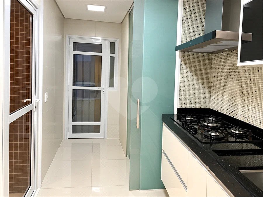 Apartamento à venda no Condomínio Family Garden, Chácara Inglesa, SBC, com 127 m², 3 suítes, varanda gourmet com churrasqueira a carvão, móveis planejados, ar-condicionado, 2 vagas cobertas e lazer completo.