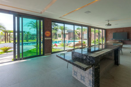 Casa à venda com 4 suítes no condomínio Vale da Santa Fé, Vinhedo - SP