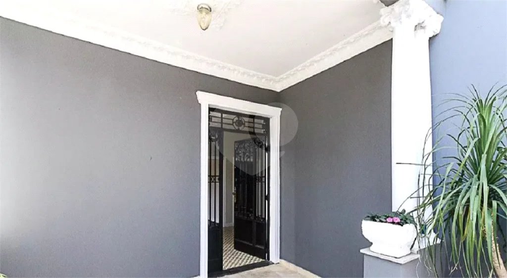 Sobrado à venda no Belenzinho de 208 m² com 6 dormitórios, 4 banheiros e 2 vagas