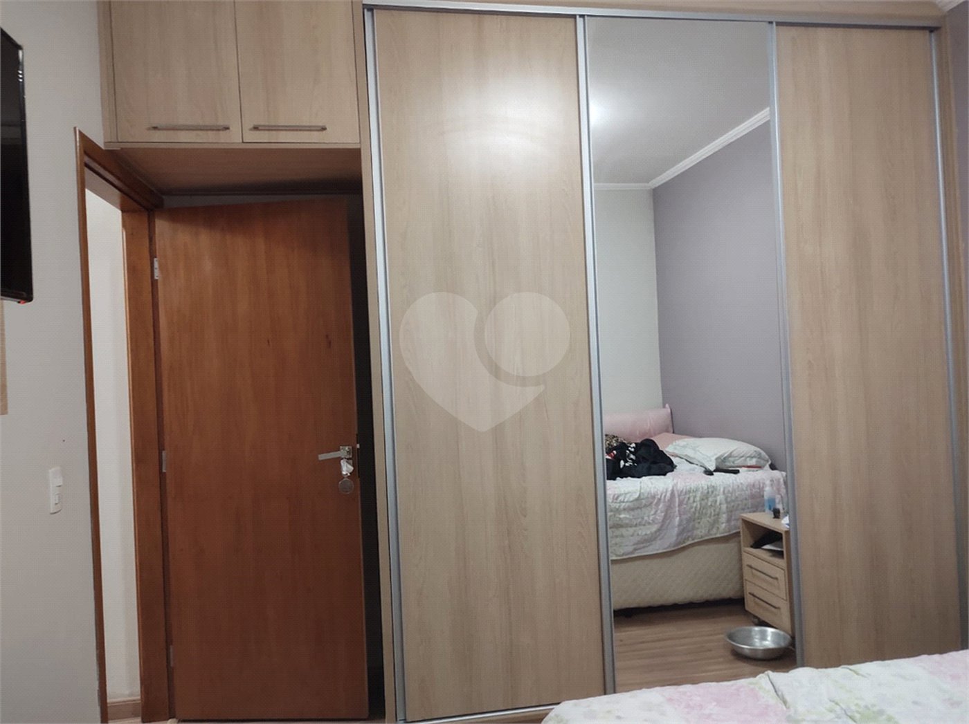 Casa térrea com 2 dormitórios.