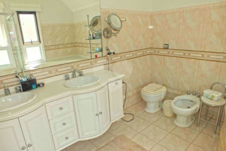 Casa à venda com 5 suítes no condomínio Vilaggio Monte Alegre, São Paulo - SP