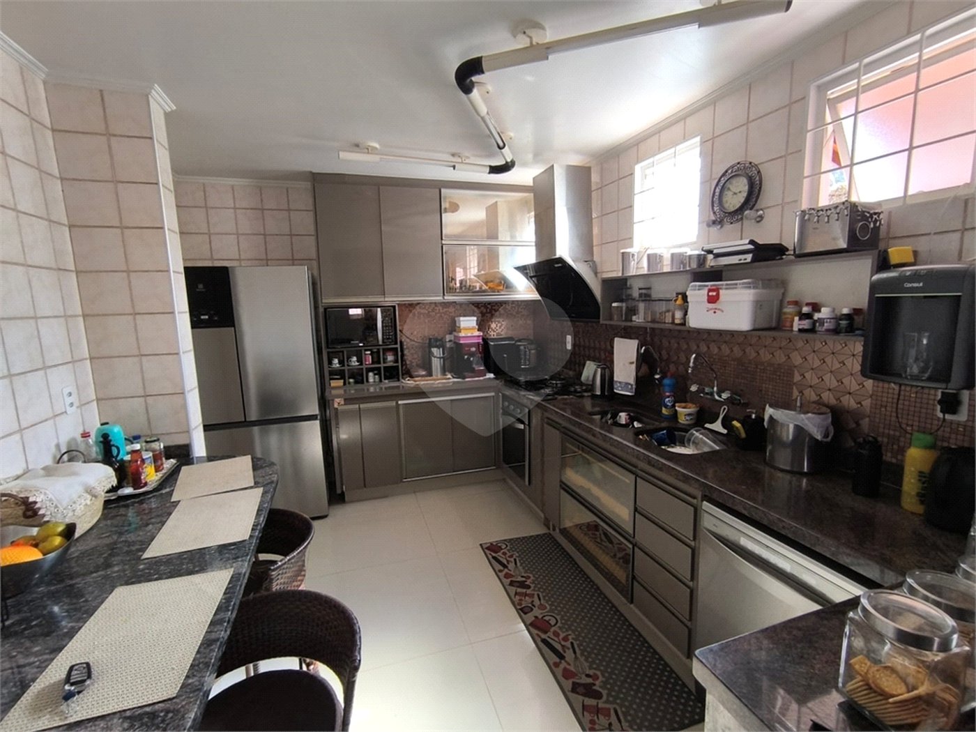 Casa à Venda no Santa Marta com 3 Suítes e Piscina