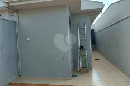 Casa Térrea com 2 dormitórios, sendo 1 suíte.
