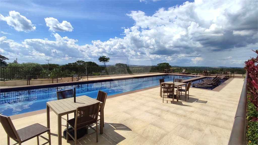 Lote à Venda em São Carlos, no Condomínio Villeneuve I