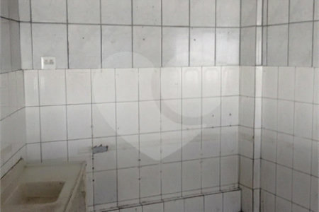 Casa térrea + Sala Comercial na Vila Prado.
