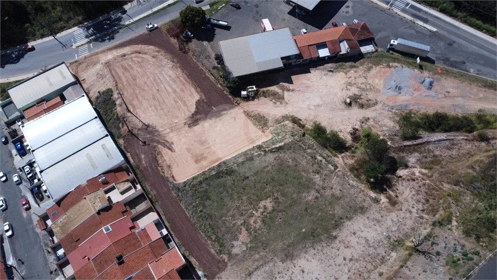 Terreno Amplo com 6.265m² e Acesso por Dois Níveis – Ótima Localização!