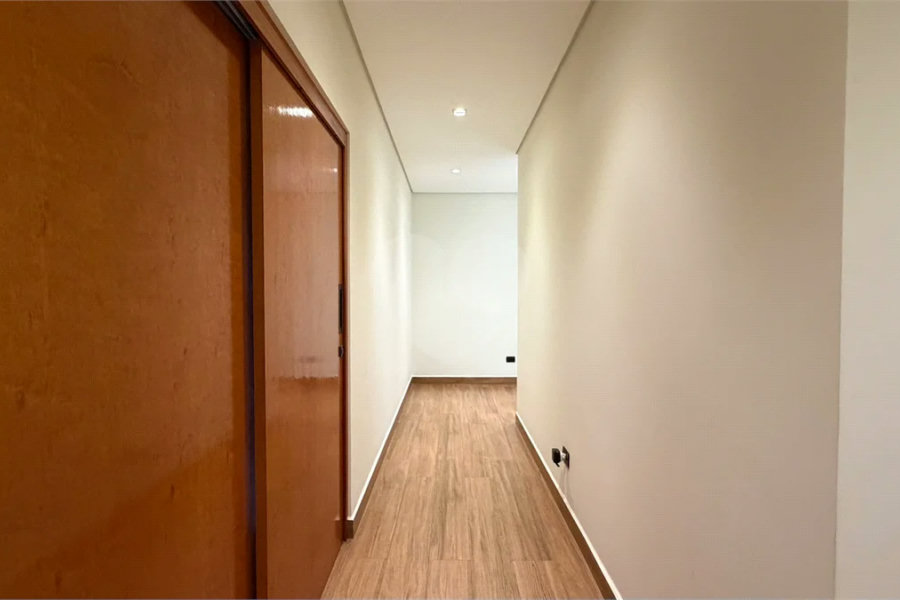 Casa de alto padrão com 3 suítes no Condomínio Damha 2,