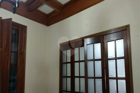 Casa com dois pavimentos na Barra Funda: