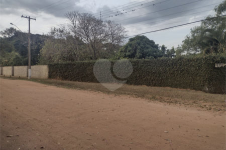 Chácara localizada no Condomínio Leila a venda.