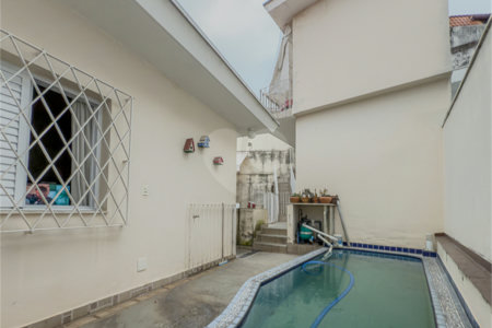 Casa com 3 Dormitórios e 2 suítes à Venda no Bairro da Saúde