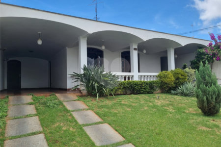 Casa comercial para locação no Centro