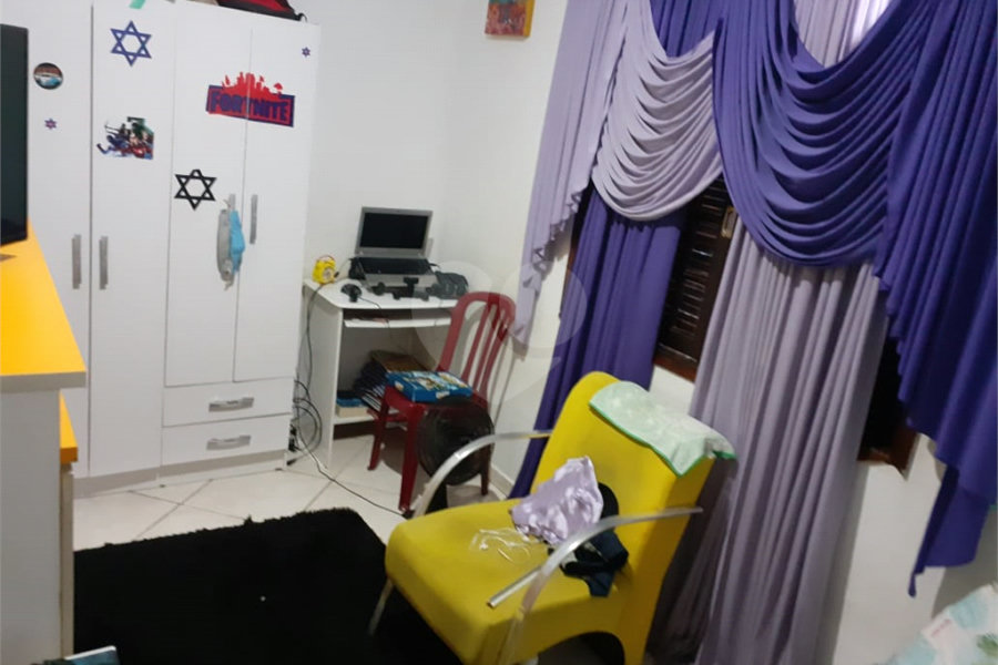 Casa com salão adjacente gerando renda!