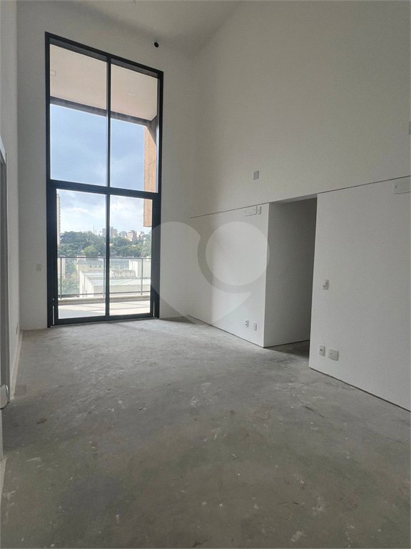 Charme, conforto e vista livre na Vila Clementino – 98 m² com pé-direito duplo!