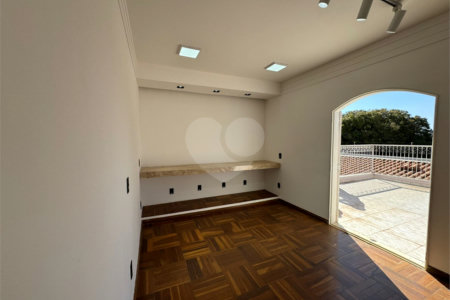 Imóvel comercial á venda, com 766m2 de terreno, em São Carlos-SP