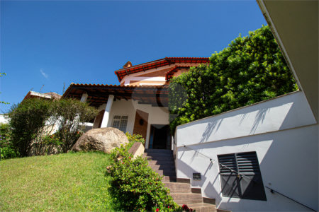 Casa Térrea à venda em São Roque / SP - 03 suítes - 238 m²