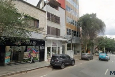 Sobrado comercial com 150m² , 7 salas , 3 banheiros , para locação na Bela Vista.