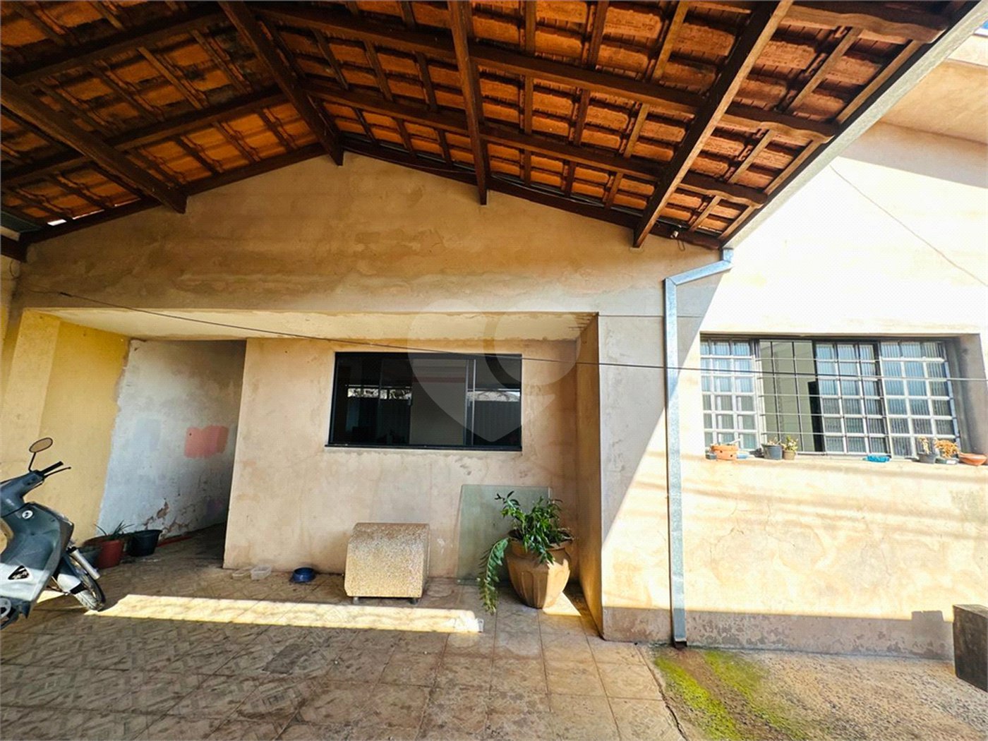 Casa á venda, com 03 Dormitórios, em São Carlos.