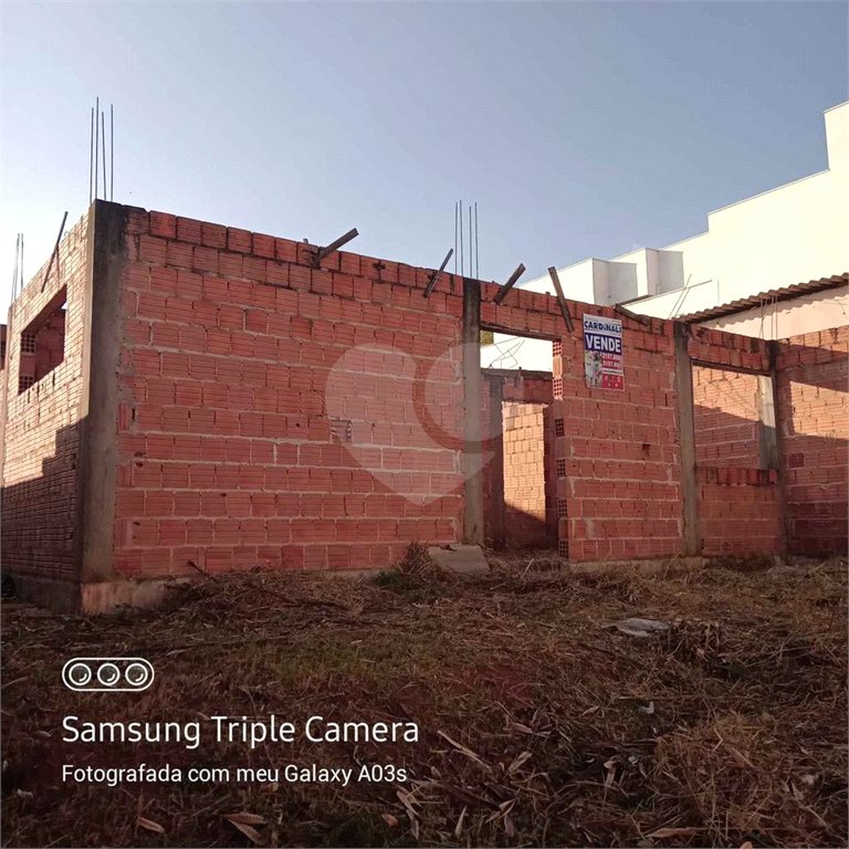 Terreno contendo 250,00 m² de área total.
