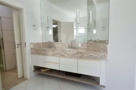 Lindo sobrado com 4 suites e piscina à venda, 365m², por R$ 2.450.000,00 no condomínio Villa Suiça, em Indaiatuba/SP.