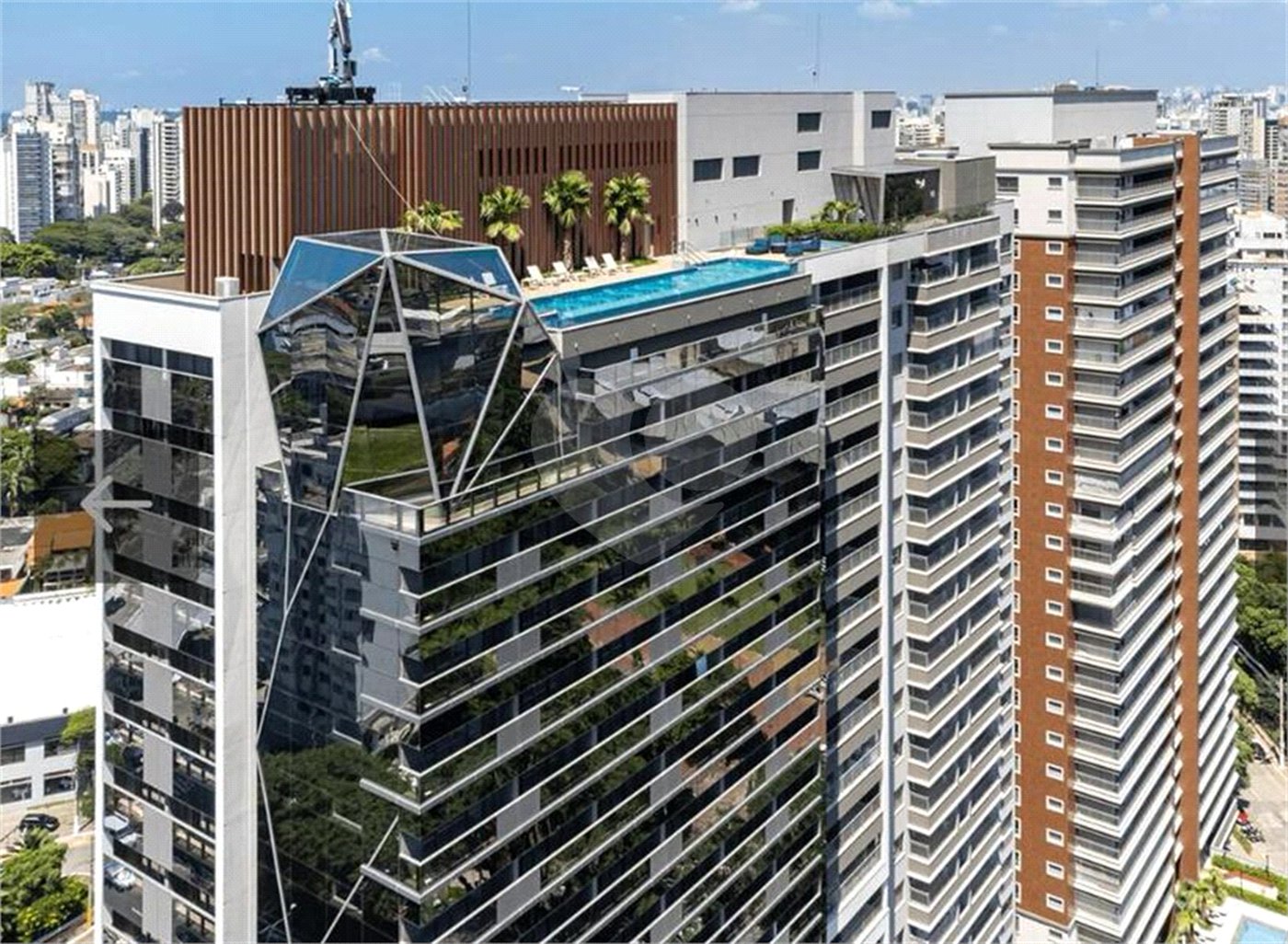 Apartamento com 2 dormitórios e uma suíte, mobilíado no Ibirapuera.