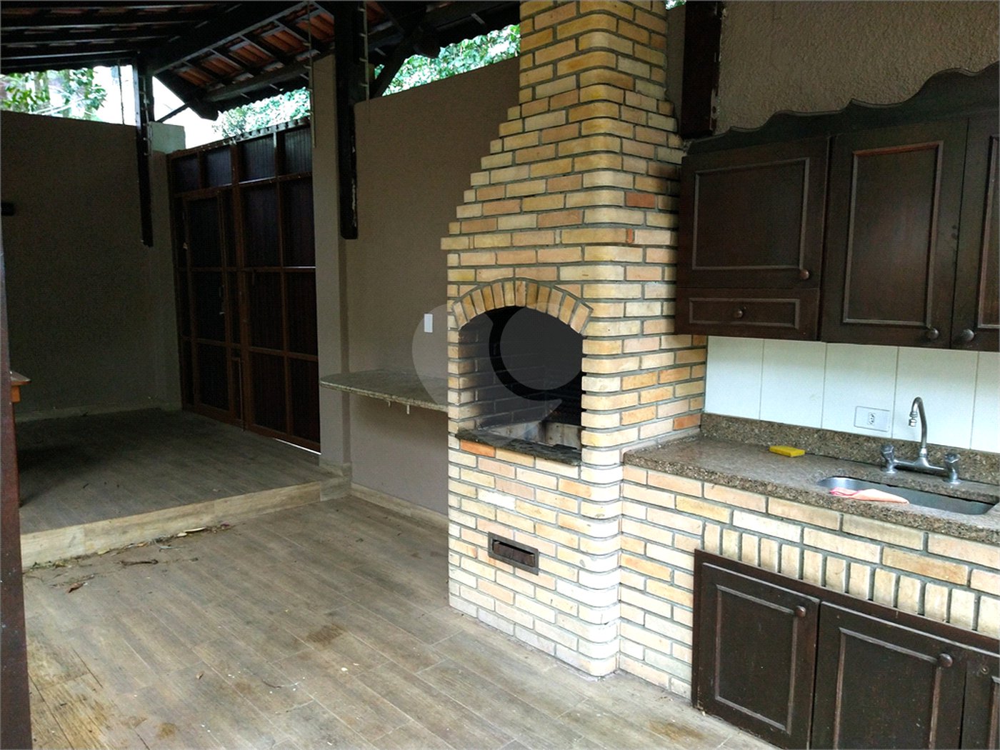 SOBRADO DE 426,0 M² COM 04 SUITES, SALÃO DE FESTAS, 06 VAGAS,06 BANHEIROS E PISCINA PARA LOCAÇÃO OU VENDA NO BARRO BRANCO