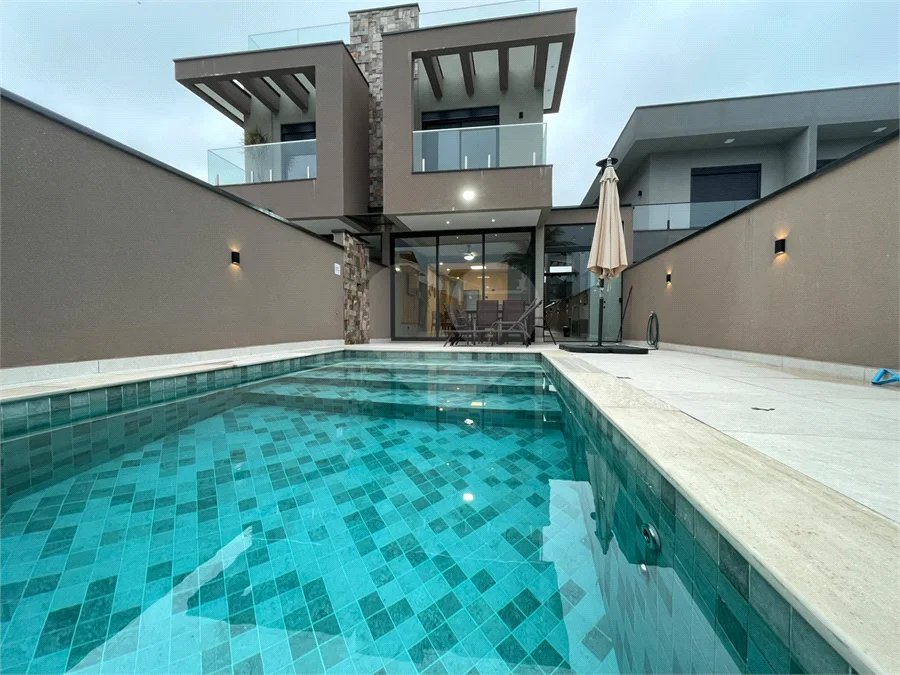 Casa à venda ou para alugar com 5 quartos, sendo 4 suítes,  em Morada da Praia, Bertioga, SP