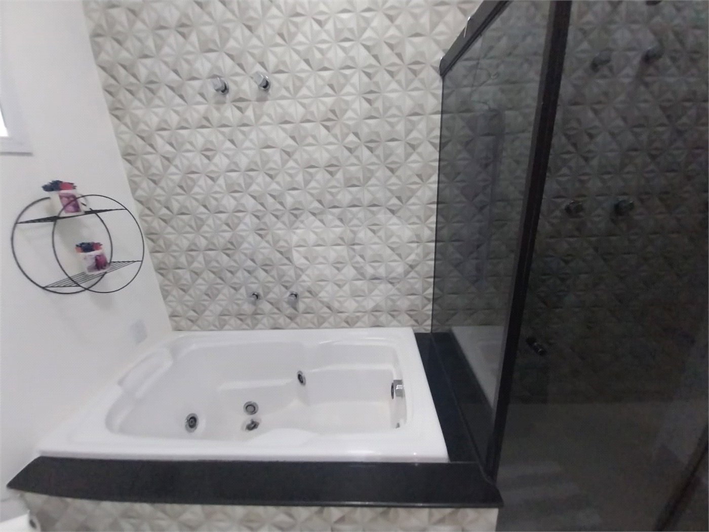 Casa Térrea Disponível para Locação e Venda no Condomínio Vilaggio Capriccio