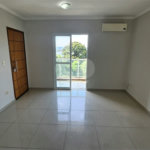 Apartamento Locação Condomínio Anguri com 02 dormitórios com Ar e Sacada