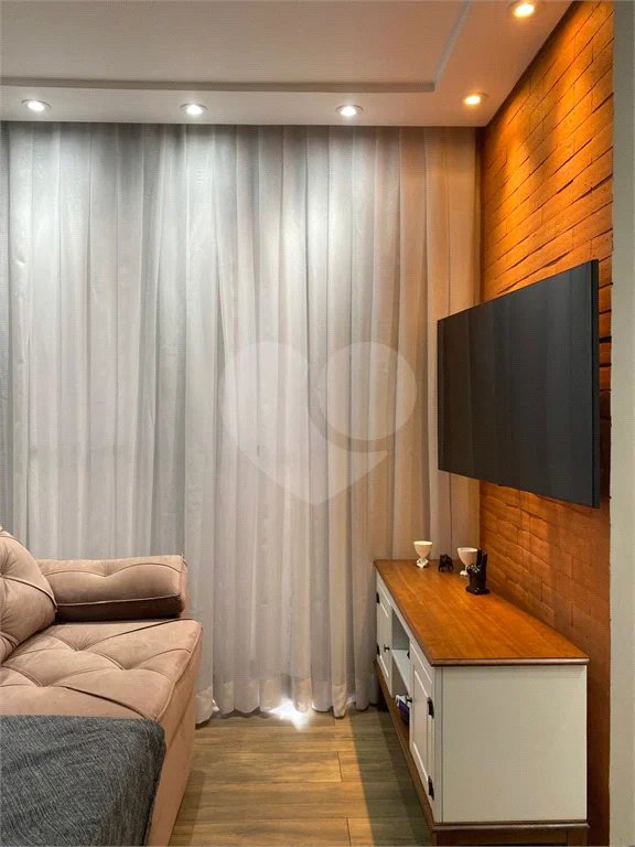 EXCELENTE APARTAMENTO Localizado no bairro do Bom Retiro próximo à Avenida Santos Dumont, com acesso