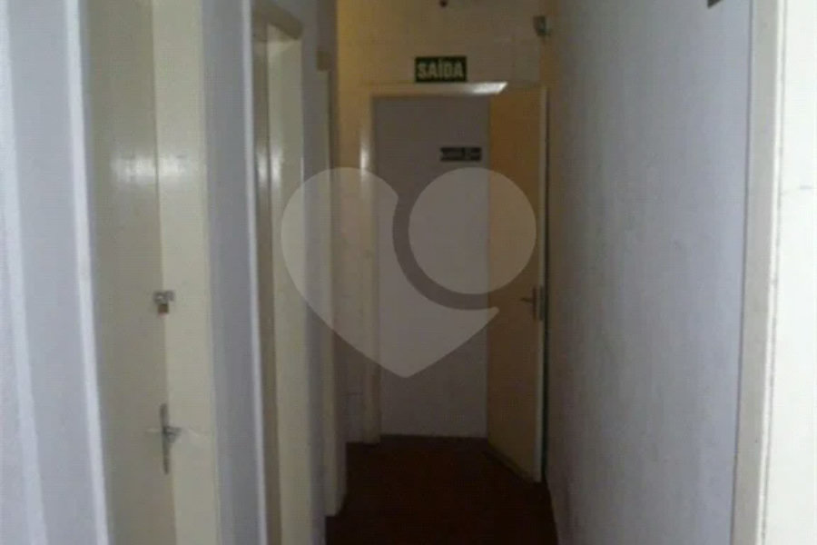 Imóvel Comercial para Venda ou Locação em ótima localização na Rua Palacete das Águias, 300.