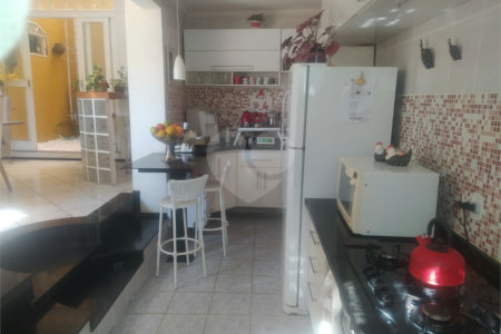 Linda casa com 3 suítes a venda na Vila Pasti em Louveira