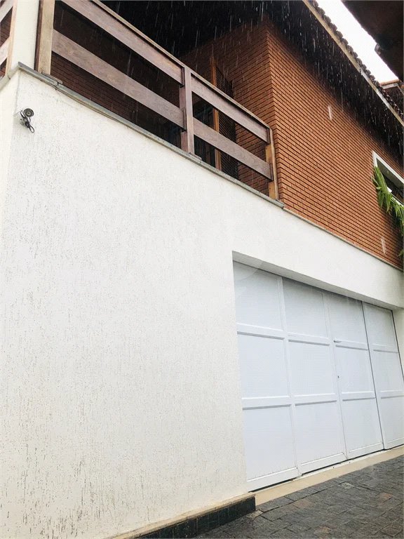 SOBRADO A VENDA NO TREMEMBÉ - 3 DORMS. (1 SUÍTE) E 5 VAGAS