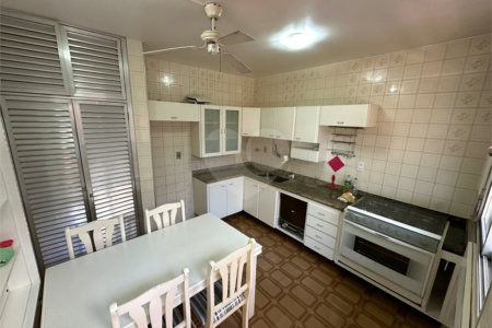 Casa à Venda no Bosque da Saúde com 271m², 3 Dormitórios, 1 Suíte e 4 Vagas