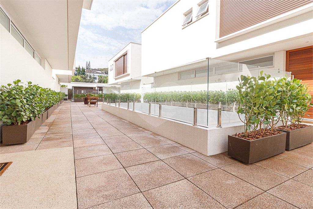 Casa à venda com 4 suítes no condomínio Villagio Quadrifolio, São Paulo - SP