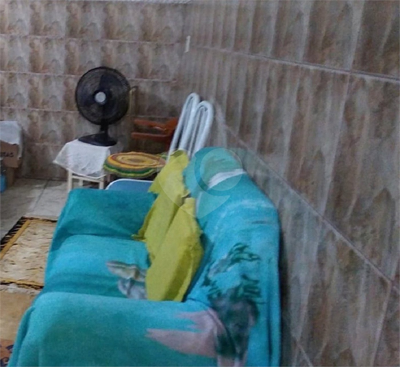 Casa térrea com 2 dormitórios.
